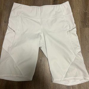 Athleta Bike Short 9" size large tall white, drawstring phone size zip pockets